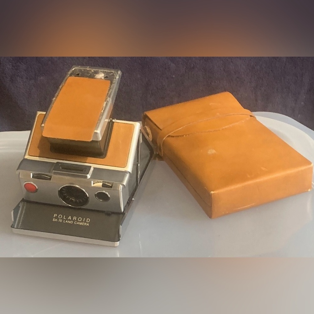 Vintage Polaroid SX-70 Land Camera With Original Leather Case